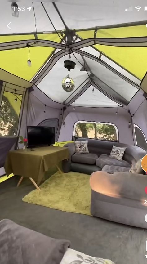 Tent Camping Set Up Ideas Aesthetic, Tent Living Room, Cute Campsite Setup, Backyard Camping Sleepover, Cozy Camping Tent, Festival Glamping, Glamping Aesthetic, Tent Camp Set Up Ideas, Festival Camping Setup