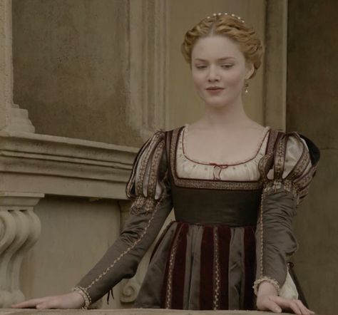 borgias Borgias Costumes, Holliday Grainger, Lucrezia Borgia, The Borgias, Period Clothing, Medieval Costume, Medieval Clothing, Medieval Dress, Period Costumes