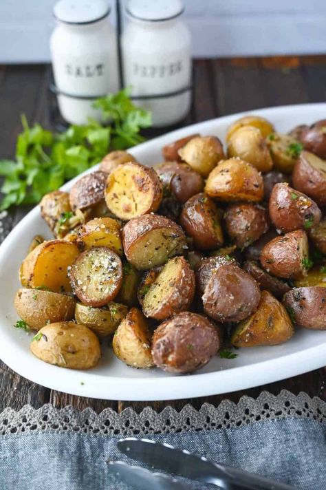 Mini Potato Crockpot Recipe, Healthy Crockpot Potatoes, Slow Cooker Mini Potatoes, Crock Pot Mini Potatoes, Crock Pot Baby Potatoes, Slow Cooker Baby Potatoes, Crockpot Mini Potatoes, Roasted Potatoes Crockpot, Baby Potatoes In Crockpot