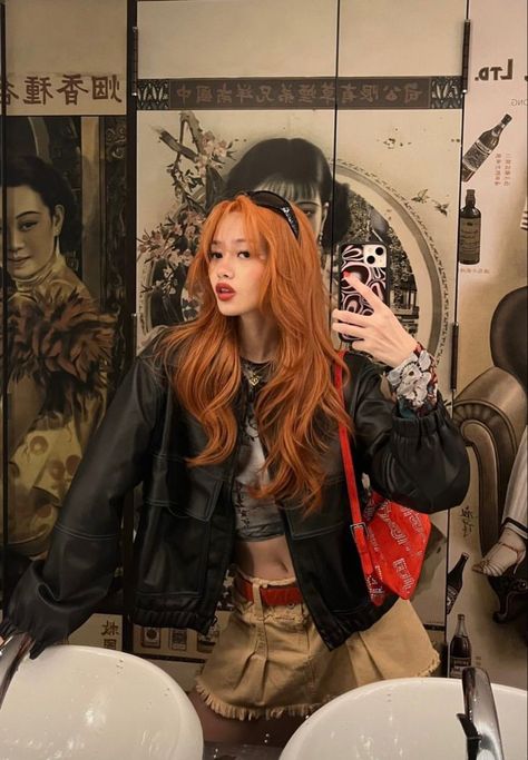 90s Hair Color Trends Grunge, Dark Orange Hair With Highlights, Cool Toned Orange Hair, Orange Hair With Highlights, Dark Orange Hair Color, Ginger Hair With Highlights, Ginger Hair Dyed, Ginger Hair Color, Hair Dye Colors