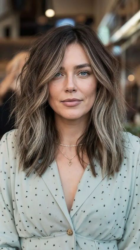 Midlength Brunette Hair, Lob Brunette Hair, Women’s Mid Length Layered Haircuts, Balayage Lob Brunette, Mid Length Hair Wavy Natural, Mid Length Hair Balayage, Mid Length Balayage Hair Brunettes, Mid Length Balayage Hair, Medium Length Highlighted Hair