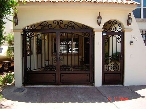 Porch Enclosures, Home Designing, Modern Garage Doors, Houses In Mexico, Wrought Iron Design, Mexico House, Entrance Gates Design, Garage Door Design, Modern Garage