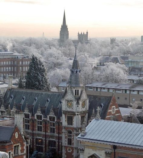 Chaotic Dark Academia, Uni Vibes, New Academic Year, In The Bleak Midwinter, Bleak Midwinter, History Photography, Oxford England, University Of Cambridge, Visiting England