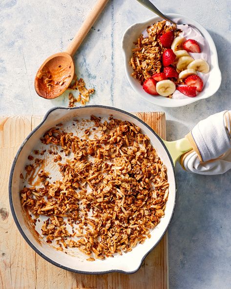 Quick Skillet Granola Breakfast Skillet Healthy, Mediterranean Breakfast, Easy Granola, Quick Healthy Breakfast, Dried Bananas, Nutritious Breakfast, Quick And Easy Breakfast, Easy Healthy Breakfast, Homemade Granola