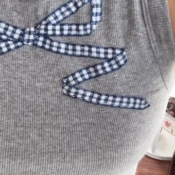 mel🌼🌱🍄🌷🍓 on Instagram: "i’m sorry i know i day this every dang time but this might just be my favorite thing i’ve ever crafted… #easydiy #diyclothes #ribbon #bowdiy #bowtop #diytop" Ribbon Sewing Projects, Ribbon Sweater Diy, Bow Shirt Diy, Diy Bow Sweatshirt, Ribbon Clothes, Bow Clothes, Patchwork T Shirt, Patchwork Tee, Patchwork Clothes