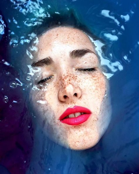 Çil Claire Luxton, Macro Fotografie, Beauty Fotografie, Bath Photography, Water Photography, Eyes Closed, Pencil Portrait, Underwater Photography, Creative Portraits