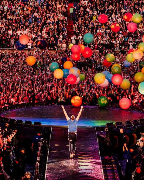 Cold Play Concert Aesthetic, Coldplay Concert Aesthetic, Coldplay Aesthetic, Coldplay Wallpaper, Coldplay Tour, Cold Play, Jess Glynne, Coldplay Concert, 3d Mapping