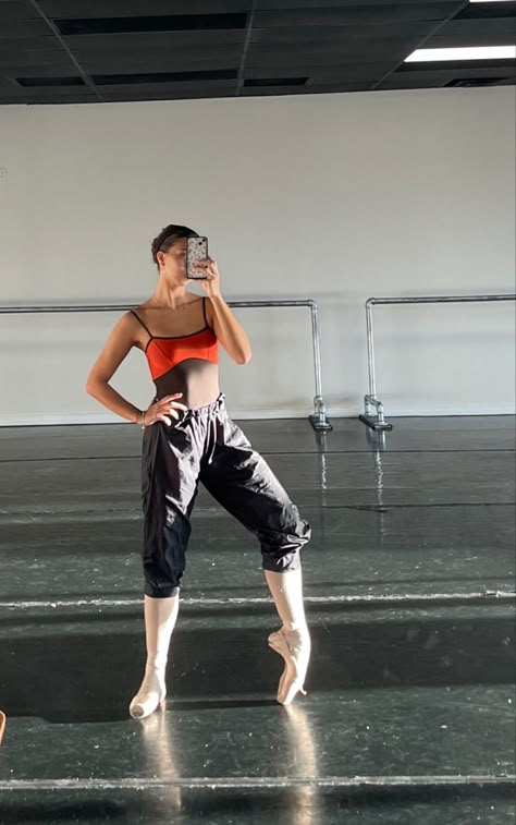 Dance Class Outfit, Ballet Inspired Fashion, Class Outfits, Ballet Recital, Dancer Lifestyle, Dance Dreams, Class Outfit, Fits Aesthetic, Dance It Out