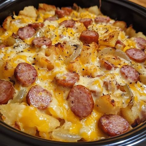 The Pioneer Woman - Ree Drummond🥣🍲🍟 | Super easy. It’s a dump meal | Facebook Kielbasa With Apples And Onions, Paula Deen Crockpot Recipes, Pioneer Woman Crockpot Recipes, Dump And Go Crockpot Dinners, Crockpot Dump Meals, Dump Dinner Recipes, Annie Campbell, Odd Recipes, Pioneer Woman Recipes Dinner