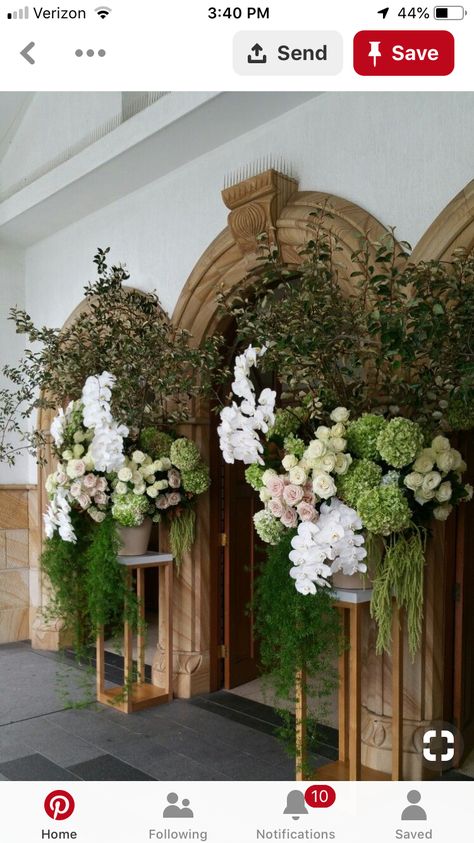 Dekoratívne Vence, Large Flower Arrangements, Garden Party Decorations, Garden Entrance, Wedding Aisle Decorations, Church Flowers, Wedding Garden, Ceremony Flowers, Aisle Decor