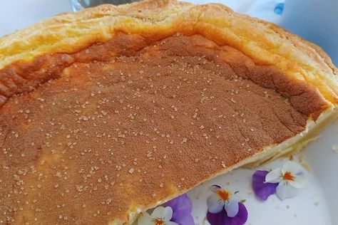 Baked Milk Tart Melktert Recipe, South African Desserts, African Dessert, Puff Pastry Crust, Milk Tart, Ginger Biscuits, Pastry Pie, Pastry Crust, Custard Pie