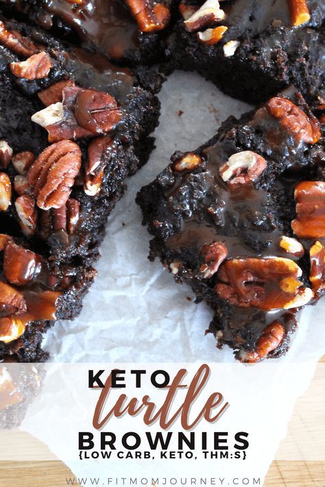 The perfect, fudgy low carb Keto Turtle Brownies are topped with sugar free caramel and chopped pecans.  So good you won't know the difference! Flour Desserts, Sugar Free Caramel, Keto Easter, Keto Favorites, Trim Healthy Mama Dessert, Turtle Brownies, Pecan Turtles, Almond Butter Brownies, Keto Christmas Cookies