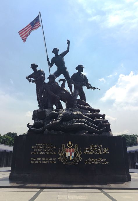 National Monument, Kuala Lumpur, Malaysia Tugu Negara Malaysia Art, Genting Highland, Malaysian Flag, History Of Malaysia, Malaysia Tour, Malaysia Flag, Independence Day Poster, Genting Highlands, Anime Music Videos