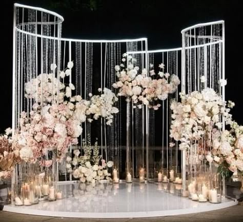 Wedding Booth Ideas, Round Wedding Backdrop, Wonderland Home Decor, Beautiful Flower Garden, Flower Backdrop Wedding, Dream Wedding Reception, Flowers And Candles, Wedding Background Decoration, Wedding Entrance Decor