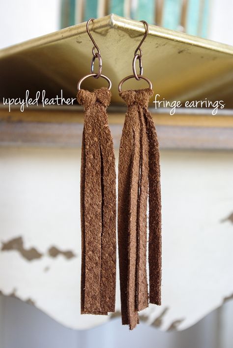 DIY Leather Earrings Ideas With Beads, Wire Feather, Leather Fringe Earrings, Diy En Cuir, Earring Cuff, Morganite Earrings, Diy Leather Earrings, Leather Jewelry Diy, Diy Jewelry Earrings