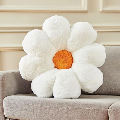 Fuzzy white daisy flower pillow Funky Desks, Desk Chair Cushion, Kitchen Chair Cushions, Decor Desk, Craft Room Decor, Bed Throw, Flower Throw Pillows, Pillows Flowers, Throw Pillows Bed