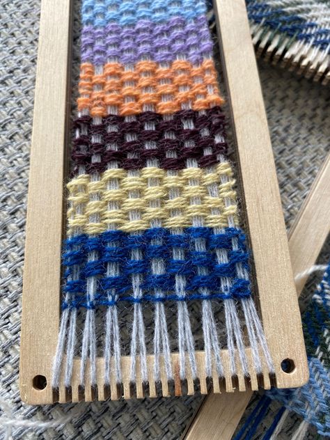 Weave Bookmark, Weaving Bookmarks, Weaving Craft, Thread Up, Weaving Kit, Hem Stitch, Loom Weaving, Tapestry Weaving, Needle And Thread