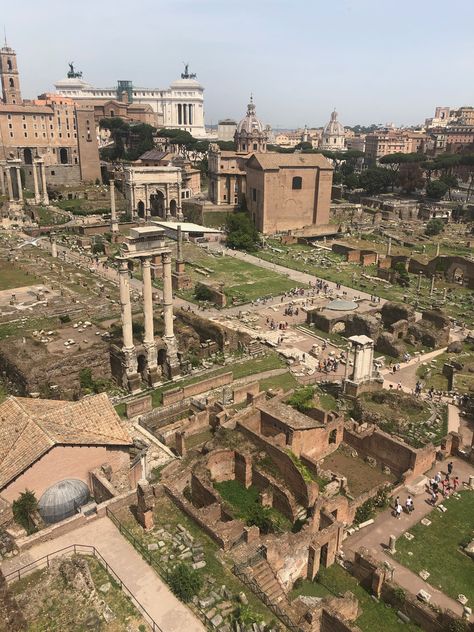 Roman Forum Rome, Ancient Roman Architecture, Rome Photography, Italy Trip Planning, Palatine Hill, Los Angeles Hotels, Roman Forum, Rome Travel, Historical Architecture