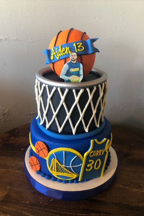 Warriors Birthday Cake, Golden State Warriors Cake, Warriors Cake, Golden State Warriors Birthday, Minecraft Crafting Recipes, Basketball Birthday Cake, Basketball Theme Birthday, Movie Cakes, Basketball Birthday Parties