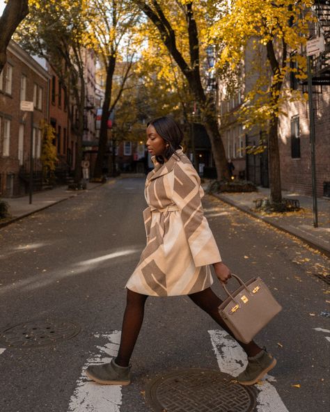 Comfortable outfits that are chic for lounging around during the holidays. Featuring how to dress up your Uggs. Hermes Etoupe Outfit, Comfortable Chic Outfits, Lounge Outfits, Nyc Fall, Lounge Looks, Lounge Outfit, Comfy Chic, Cozy Chic, Travel Beauty