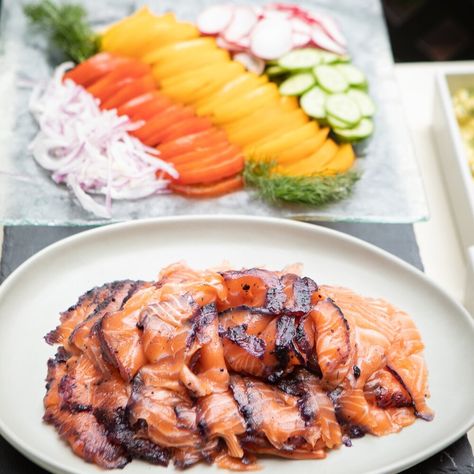 Fresh Summer Recipes, Cured Salmon, Blueberry Salad, Brunch Bar, Poached Salmon, Norwegian Food, Food Ideas Recipes, Salmon Salad, Veggie Tray