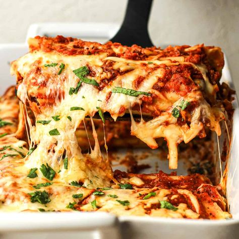 Beef and Cheese Manicotti Recipe Ground Beef Stuffed Manicotti, Beef And Cheese Manicotti, Beef Manicotti, Cheese Manicotti Recipe, Easy Manicotti Recipe, Manicotti Shells, Ground Beef And Spinach, Spinach Manicotti, Baked Manicotti