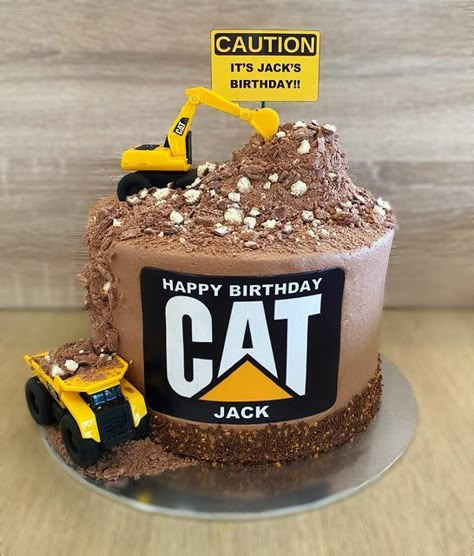 Emma & Paige on Instagram: "CAT Birthday Cake for a gorgeous boy that LOVES his BIG machines!! . . #frostedcupcakes #cattrucks #happybirthday #catmachinery #cattruckcake #chocolatelover #choclatebuttercream #birthdaycakesforboys #catcake #cakesofinstagram #constructioncake #cakedecorating #homemadecakes #catapillarmachinery #lovemakingcakes" Construction Birthday Cake For Men, Truck Cakes For Men, Birthday Cake Truck, Construction Cake Ideas, Construction Theme Birthday Cake, Kids Construction Cake, Tonka Truck Cake, Mr Bean Birthday, Construction Theme Cake