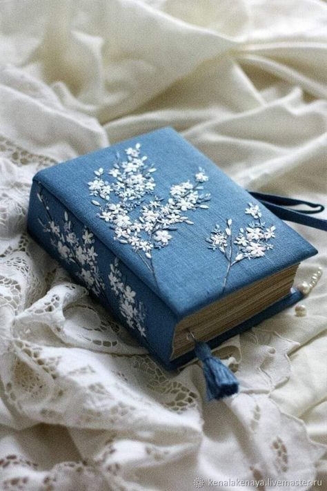 Diy Wedding Album Ideas, Embroidered Book Cover, Book Cover Design Diy, Embroidery Book Cover, Wedding Album Ideas, Handmade Book Covers, Diy Wedding Album, Crochet Step By Step, Embroidered Book