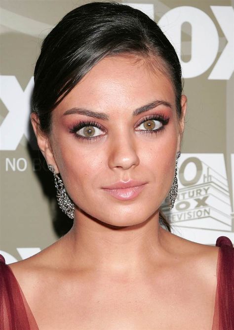 Mila Kunis has two different colored eyes! Mila Kunis Eyes, Unusual Eyes, People With Green Eyes, Mila Kunis Style, Rare Eye Colors, Rare Eyes, Different Colored Eyes, Blue Green Eyes, Lovely Eyes