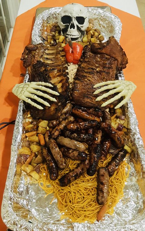 Halloween Themed Dinner Food, Halloween Themed Appetizers, Scary Halloween Food, Spicy Chili Recipe, Halloween Finger Foods, Halloween Buffet, Halloween Themed Food, Halloween Party Appetizers, Halloween Breakfast