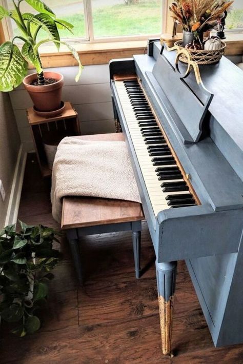 Piano Makeover, Blue Piano, Piano Room Decor, Painted Piano, Old Piano, Painted Pianos, Chalk Paint Makeover, Piano Decor, Using Chalk Paint