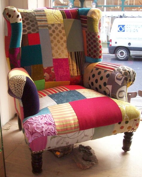 yet another patchwork armchair... Patchwork Chairs, Patchwork Armchair, Funky Chairs, Simple Designs To Draw, Boho Bedroom Decor, Creative Skills, Beautiful Chair, Cool Chairs, Furniture Pieces