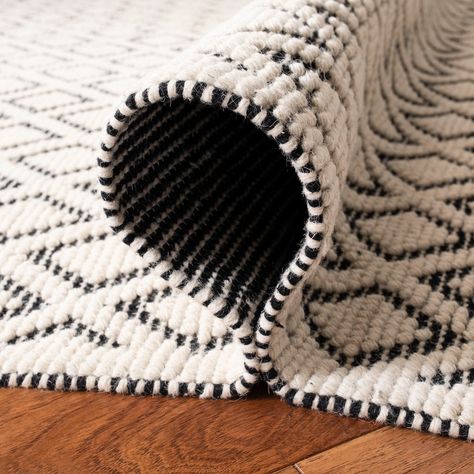 SAFAVIEH Handmade Vermont Marrij Wool Rug - On Sale - Bed Bath & Beyond - 22709741 Ivory And Black Rug, Black And White Rugs Bedroom, Black And Ivory Rug, Black And White Area Rug Living Room, Black And White Rug Bedroom, Black And Cream Rug, Black And White Area Rug, Black And White Rugs, Tiny Entryway