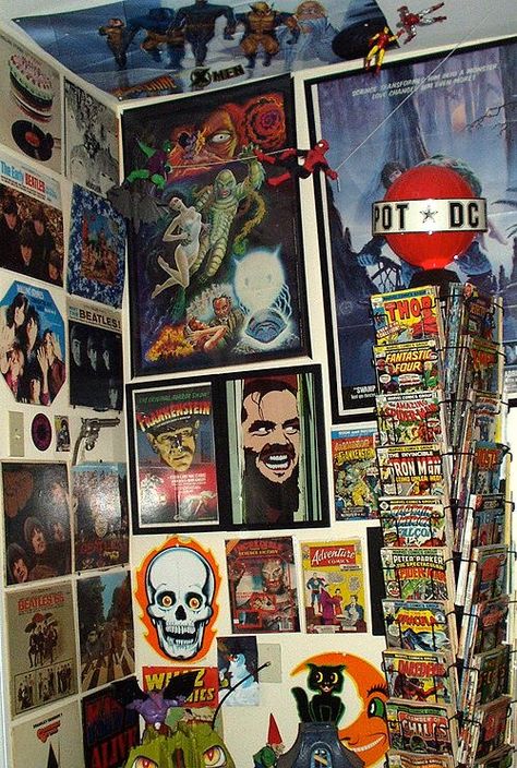 Comic Book Bathroom, Room Ideas Horror, Comic Book Man Cave, Man Cave Aesthetic, Geek Room Ideas, Comic Book Bedroom, Horror Room Ideas, Horror Bedroom, Comic Book Room