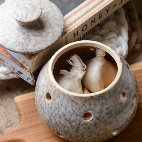 Ceramic Garlic Keeper, Beginning Pottery Wheel Projects, Easy Pottery Ideas For Beginners, Beginner Pottery Wheel Projects, Practical Pottery, Abandoned Greenhouse, Throwing Pottery, Garlic Keeper, Ceramics Pottery Bowls