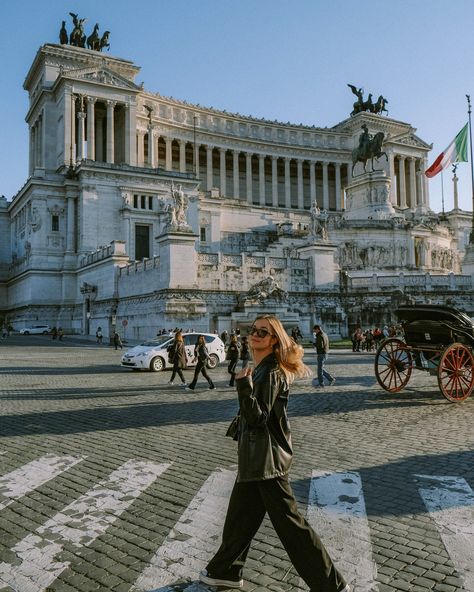 How To Pose In Rome, Rome Photography Ideas, Vatican Picture Ideas, Poses In Rome, Photos In Rome Ideas, Rome Photo Inspiration, Italy Ideas Photo, Photos To Take In Rome, Europe Trip Photos Ideas