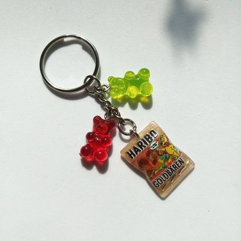 Cute Keychain Diy, Gummy Bear Keychain, Haribo Gummy Bears, Funny Keychains, Strawberry Keychain, Candy Theme Birthday Party, Keychain Funny, Vintage Keychain, Cool Keychains