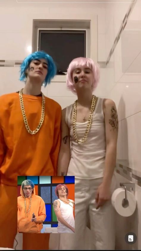 Janice And Damien Halloween Costume, Pete Davidson Timothee Chalamet Snl, Halloween Duos Funny, Pete Davidson And Timothee Chalamet Halloween Costume, Timothee Chalamet Halloween Costume, Funniest Duo Costumes, Chad Outfit Halloween, Couple’s Halloween Costume Ideas, Pete Davidson And Timothee Chalamet Costume