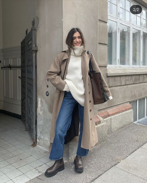 Wide Leg Jeans Winter, Wide Leg Outfit, Chelsea Boots Outfit, Wide Leg Jeans Outfit, Jeans Outfit Winter, Turtleneck Outfit, Europe Outfits, Looks Street Style, Coat Outfits