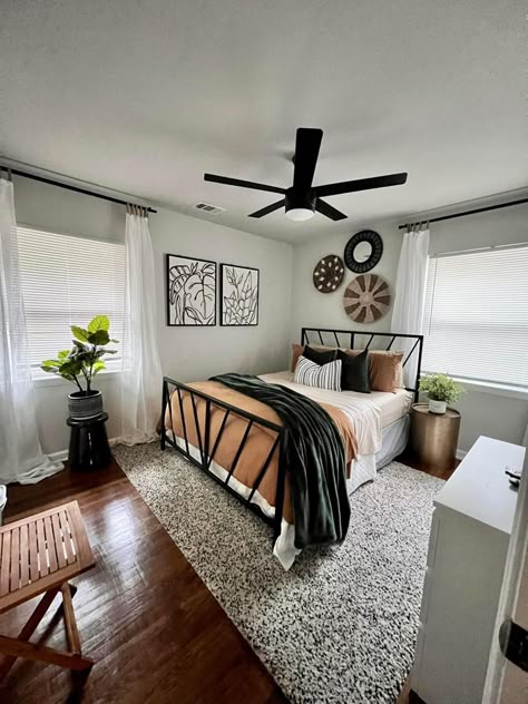 Gray Comforter Bedroom Ideas Decor, Modern Boho Guest Bedroom, Black Brown Bedroom Furniture, Grey Room With Accent Wall, Apartment Master Room Ideas, Black Brown And White Bedroom, Bedroom Ideas Small Room, Small Bedroom Decor Ideas For Women, Small Master Bedrooms