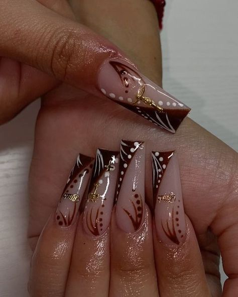 nail plugg on Instagram: "one thing imma never get tired of is the 90s nails 🤎⚜️ inspo on the last slide 🤍🤍 #nails #nailsofinstagram #nailsdesign #nails💅 #nailsoftheday #nailsonfleek #nailsnailsnails #nailsart #uñas #highdesert #hdnails #hesperianails #longnails #summernails #brownnails #90s #90snails" Brown Y2k Nails, 90s Nails, Brown Acrylic Nails, Brown Y2k, Dope Nail Designs, Classy Acrylic Nails, Long Acrylic Nails Coffin, Unique Acrylic Nails, Soft Nails