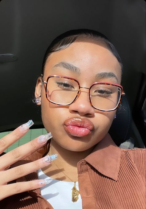 Glasses For Oval Faces, Glasses For Face Shape, Glasses Inspiration, Short Box Braids Hairstyles, Glasses Trends, Short Box Braids, Trendy Glasses, Cute Glasses, Stylish Glasses