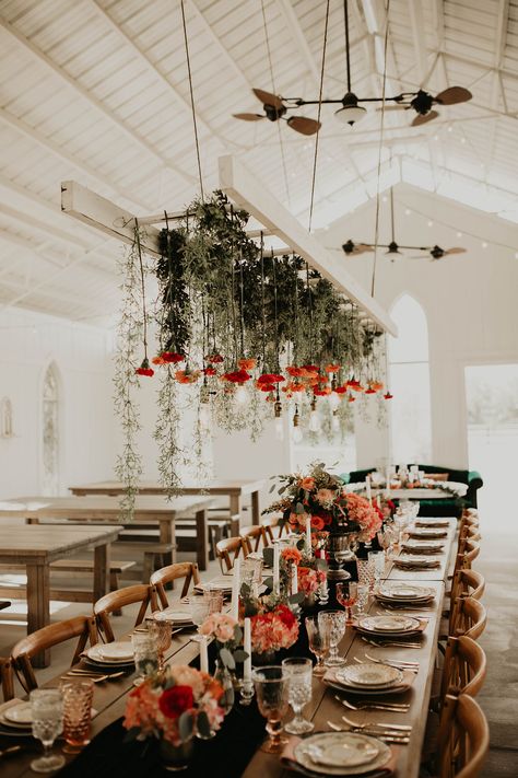 Farm Style Wedding Reception, Farm Tables Wedding Reception, June Rustic Wedding, Ukrainian Wedding Decorations, Folk Wedding Decoration, Flower Farm Wedding, Farm Table Wedding, Florida Farm, Sayulita Wedding