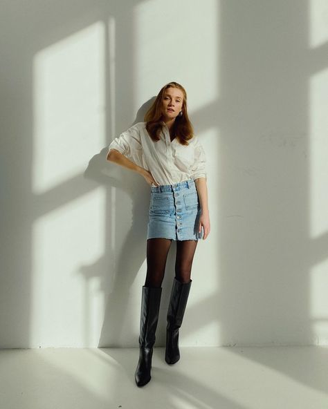 @luisawgnr Outfit - fashion - summer - Studio - Outfit Inspiration - blue denim skirt - bottom up - women outfit - look - classic - chic - casual - woman - white bottom up - back boots - light - cool - spring - fall - winter - outfits - Ideen - vintage - aesthetic - Frühling - Sommer - Herbst - Winter - Lookbook Light Denim Skirt Outfit, Denim Skirt Outfit, Clothing Studio, Denim Skirt Outfits, Blue Denim Skirt, Winter Lookbook, Chic Casual, Women Outfit, Classic Chic