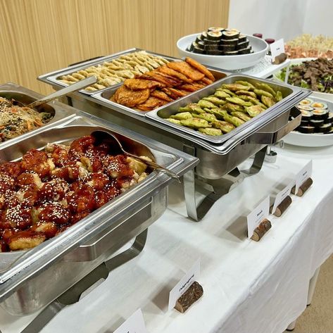 korean buffet • Instagram Buffet Table Ideas, Chinese Food Buffet, Korean Buffet, Buffet Table Decor, Apartment Office, Buffet Table, Table Ideas, Sweet Sixteen, Chinese Food