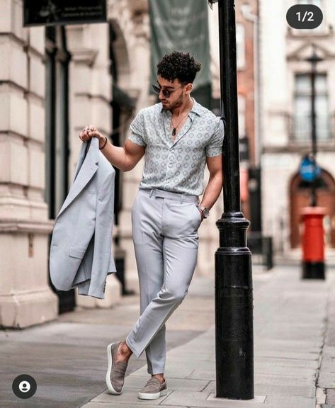 Men Photography Poses Outdoor Casual, Outdoor Photography Poses, Mens Poses, Male Portrait Poses, Stylish Men Wear, Men Poses, Men Fashion Photoshoot, Fashion Models Men, Mens Photoshoot