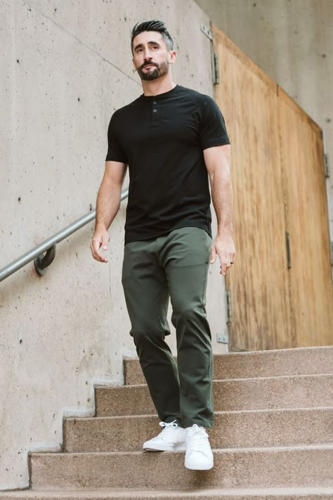 Olive Green Jeans Outfit, Olive Pants Men, Olive Jeans Outfit, Fashion Outfits For Men, Green Trousers Outfit, Black Shirt Outfit Men, Olive Pants Outfit, Olive Green Pants Outfit, Green Pants Men