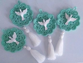 Baptism Recuerdos, Recuerdos Primera Comunion Ideas, Crochet Humor, Crochet Stitches Video, R 25, Crochet Decoration, R 15, Crochet Cross, Easter Crochet