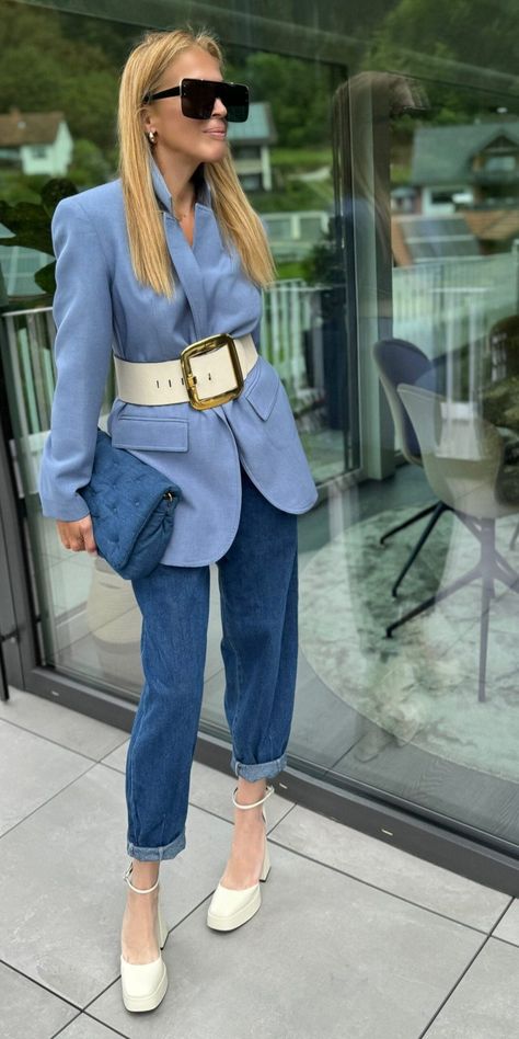 How to Own Your Look with Statement Belts Over 50 - Fabulous Ever After Belt Buckles For Wxtra Wide Belts, Oversized Chic Outerwear With Belted Cuffs, Luxury Statement Belts For Women, Statement Belt Outfit, Thick Belt Outfit, Belted Wide-leg Denim Jeans, White Belt Outfit, Big Belt Outfit, Statement Belts