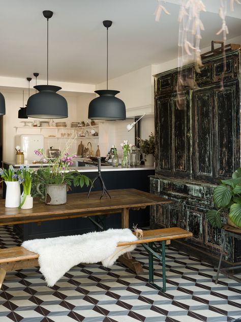 A very cool deVOL Kitchen in a stylish London home - The deVOL Journal - deVOL Kitchens Princess Bride Movie, Inigo Montoya, Koti Diy, Vintage Cupboard, Devol Kitchens, The Princess Bride, Matching Furniture, Stunning Kitchens, Black Kitchen